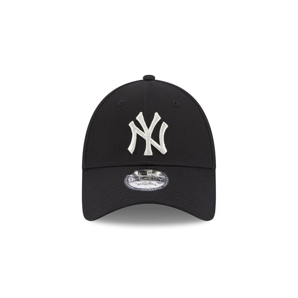 New York Yankees Metallic Logo Womens Black 9FORTY Adjustable Cap