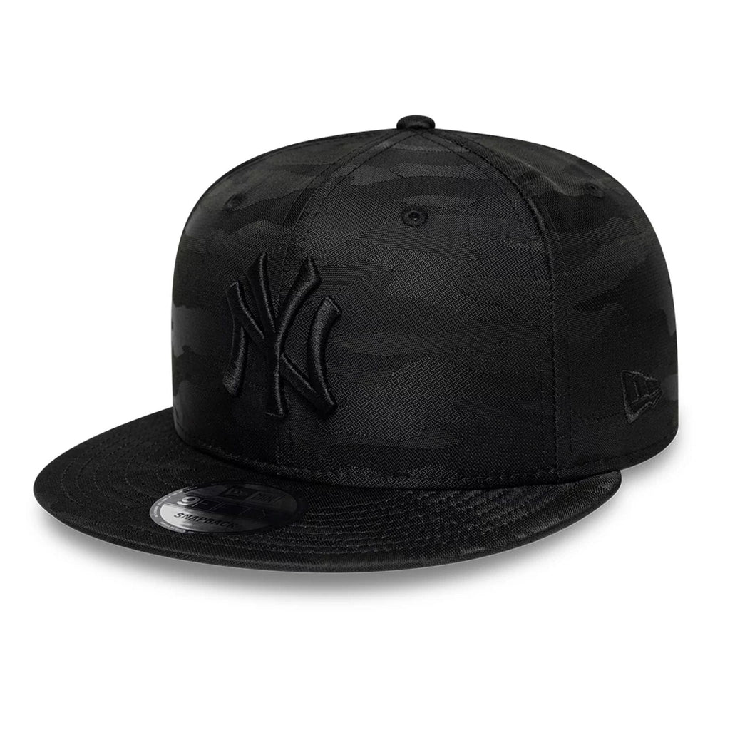 New York Yankees MLB Black On Black 9FIFTY Snapback Cap
