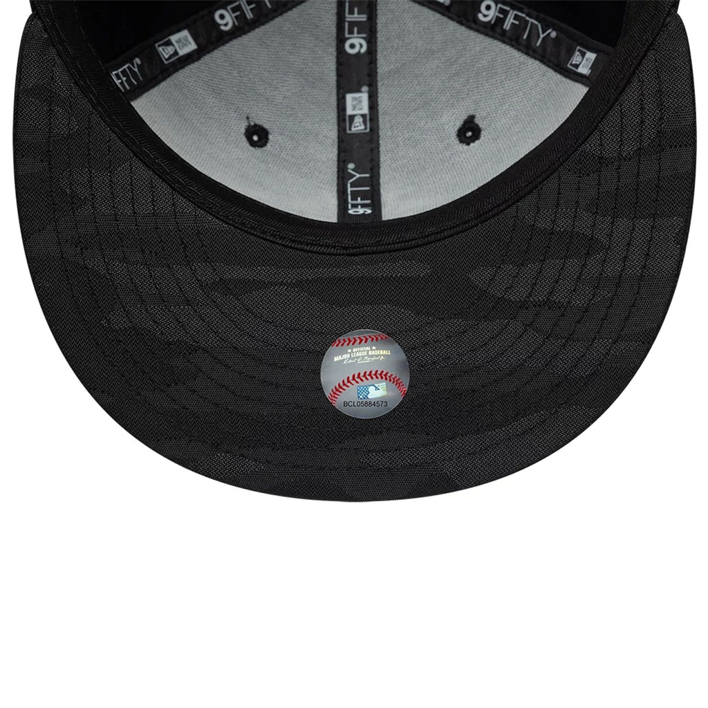 New York Yankees MLB Black On Black 9FIFTY Snapback Cap