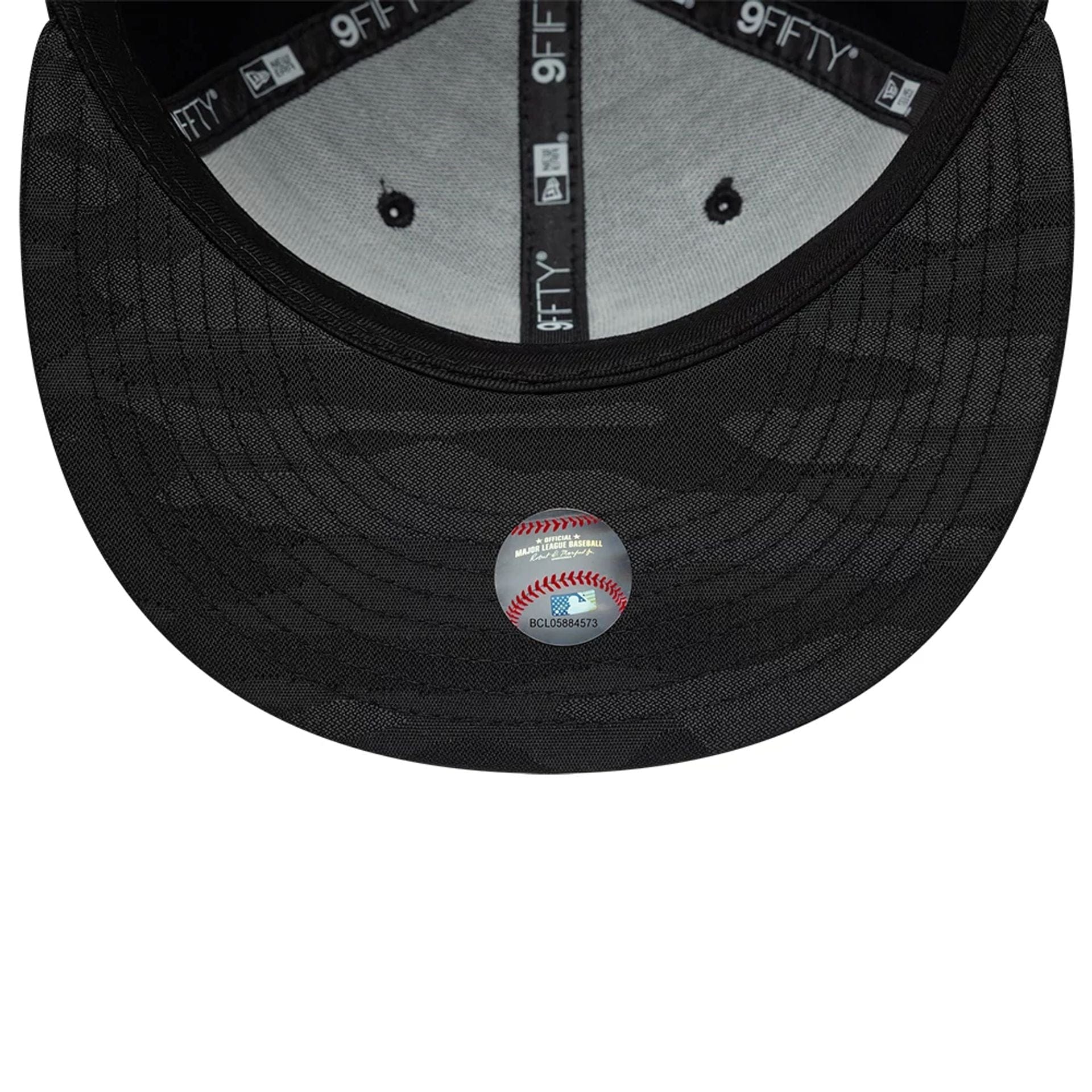 New York Yankees MLB Black On Black 9FIFTY Snapback Cap